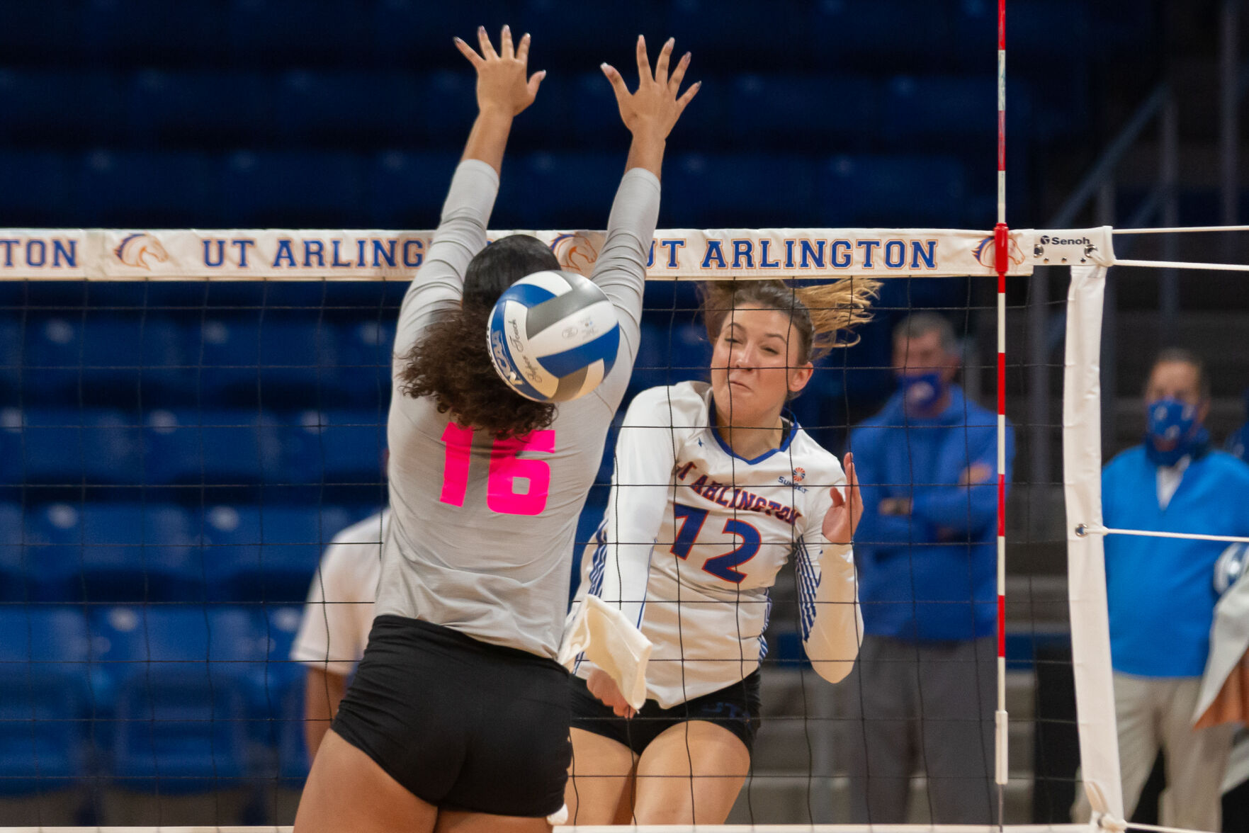 UTA volleyball drops first match in series against Texas State